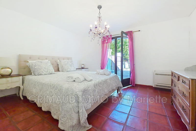 Maison - 236 m² - 8 pièces