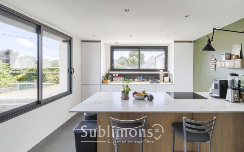 Maison - 235 m² - 9 pièces