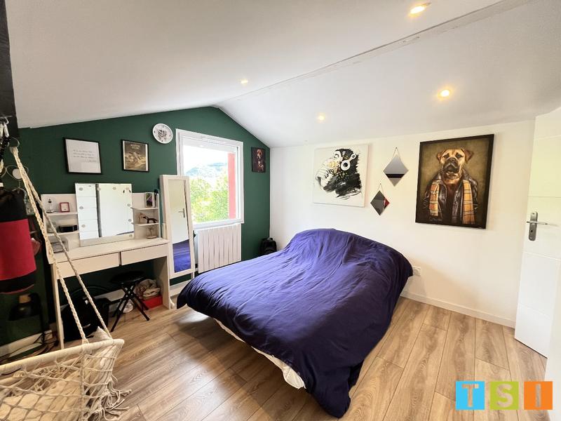 Maison - 210 m² - 8 pièces