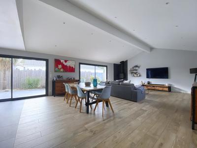 Maison - 176 m² - 7 pièces