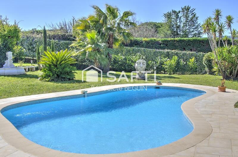 Maison - 256 m² - 8 pièces