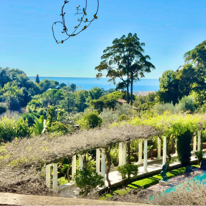 Maison - 1 000 m² - 9 pièces