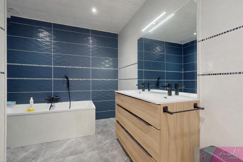 Maison - 242 m² - 7 pièces