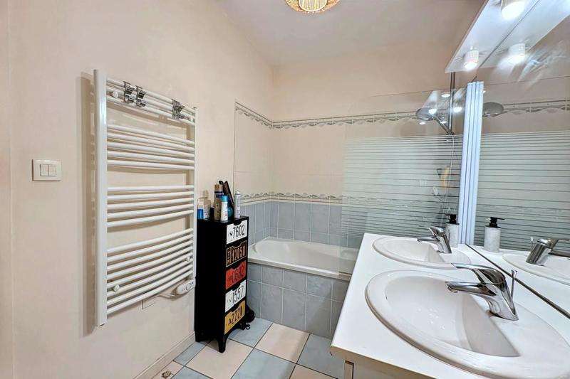 Pavillon - 87 m² - 4 pièces