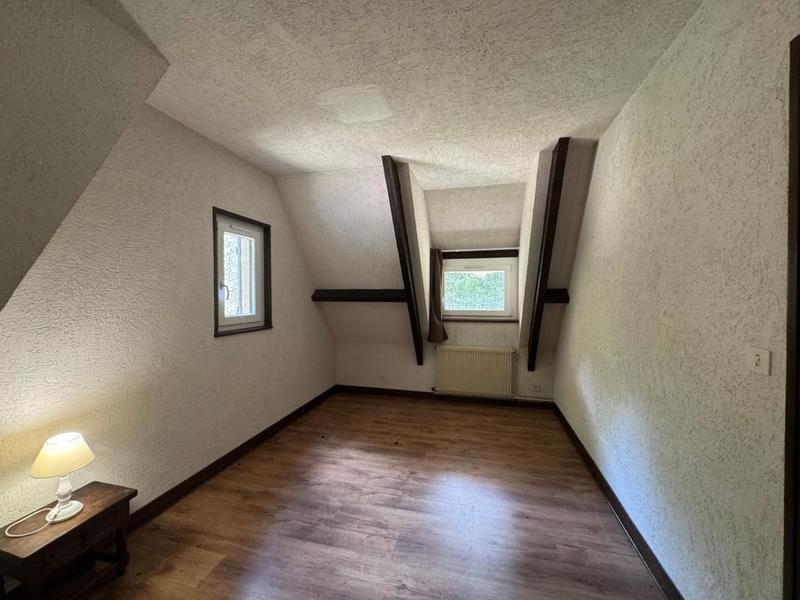 Maison - 218 m² - 9 pièces