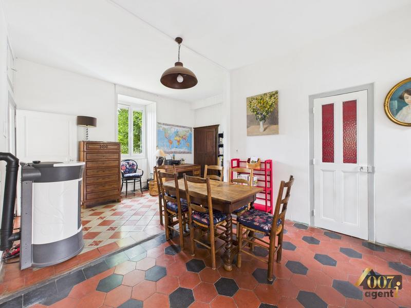 Maison - 121 m² - 8 pièces