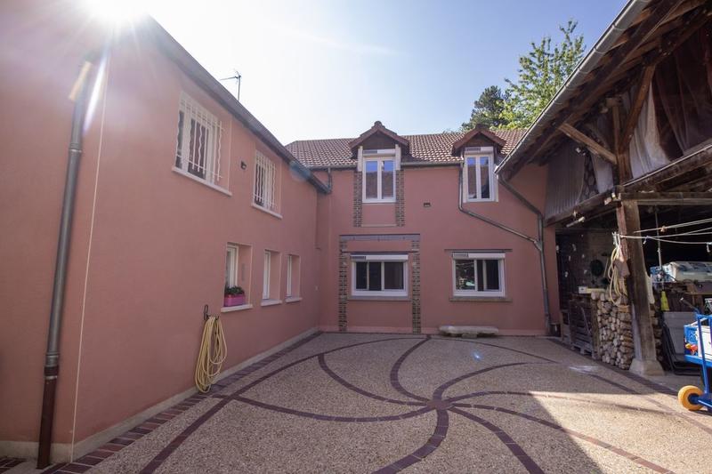 Propriété - 235 m² - 11 pièces