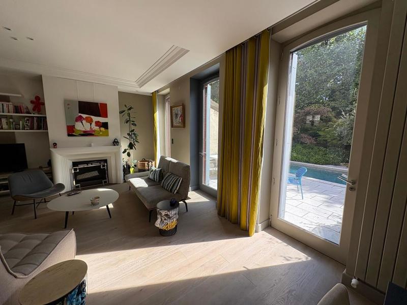 Maison - 202 m² - 6 pièces