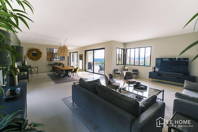 Maison - 240 m² - 6 pièces