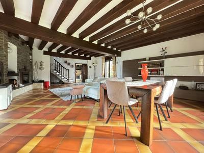 Maison - 224 m² - 8 pièces