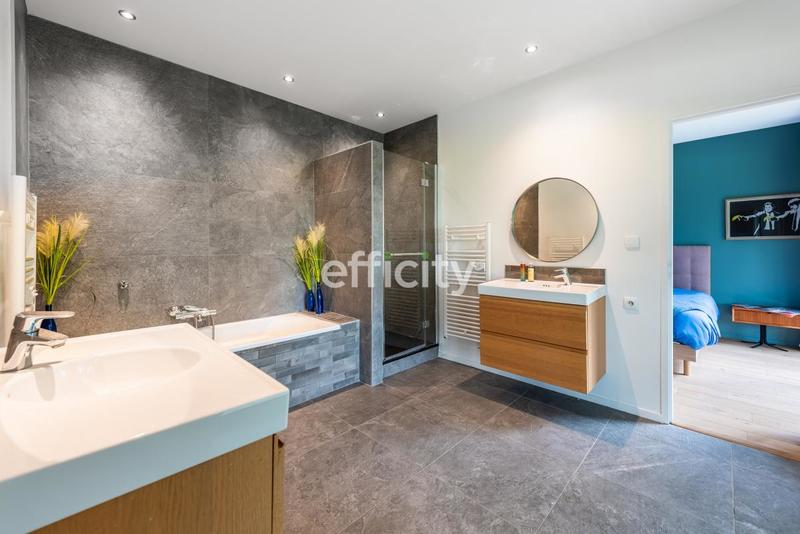 Maison - 292 m² - 10 pièces