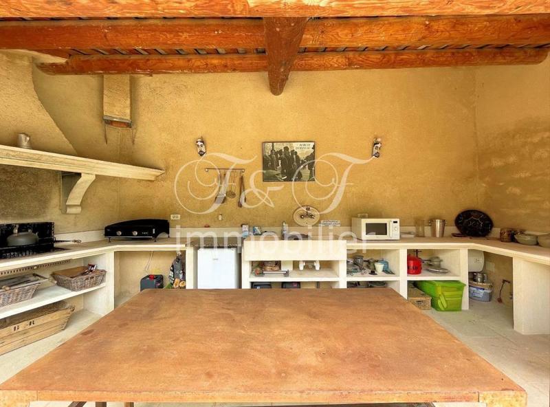 Propriété - 190 m² - 6 pièces