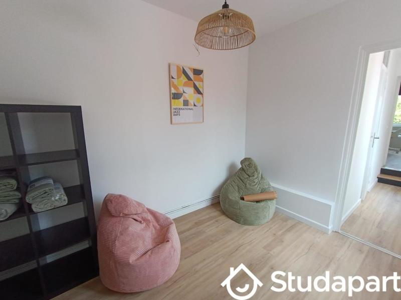 Chambre - 9 m² - 1 pièce