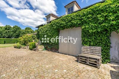 Maison - 463 m² - 12 pièces