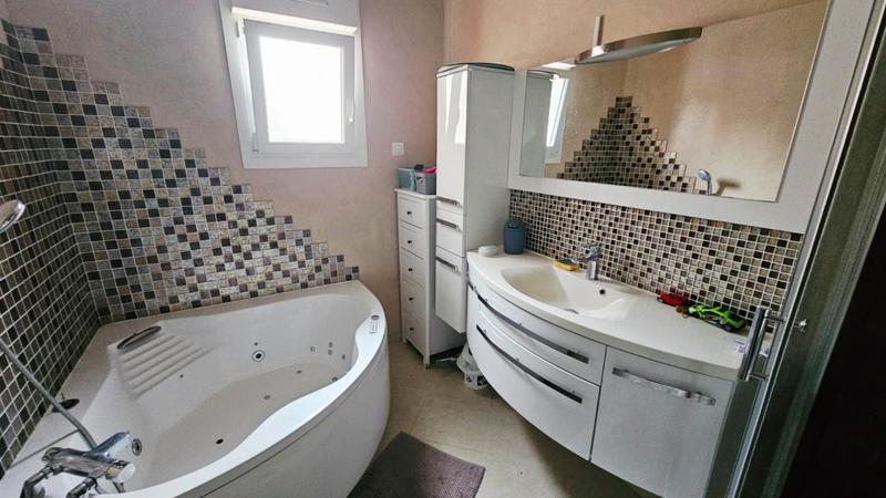 Maison - 110 m² - 6 pièces