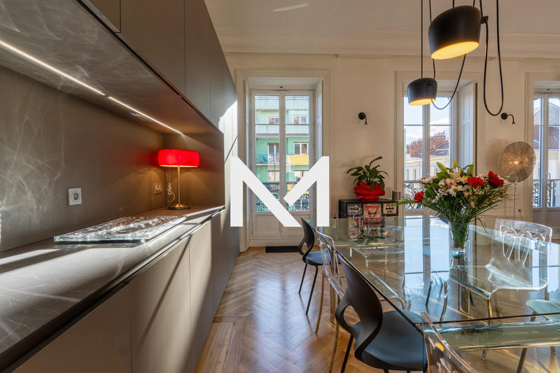 Appartement - 178 m² - 6 pièces