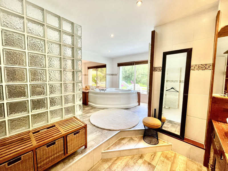 Maison - 200 m² - 7 pièces