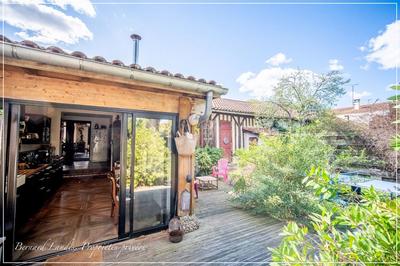 Maison - 218 m² - 9 pièces