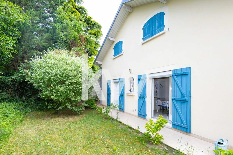 Maison - 287 m² - 8 pièces