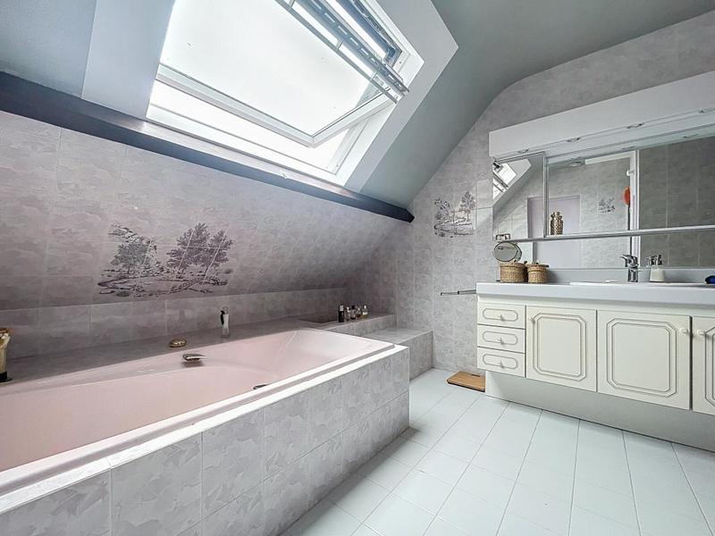 Pavillon - 150 m² - 6 pièces