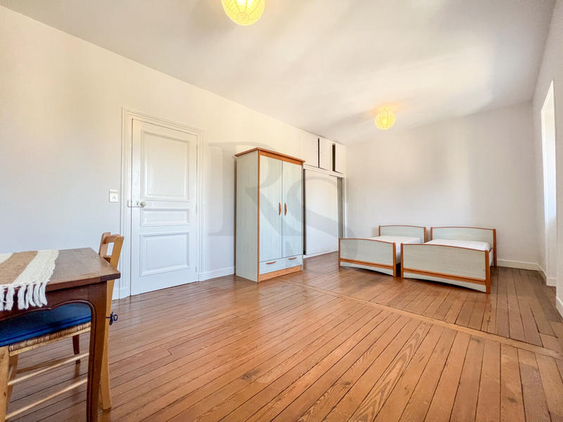 Maison - 236 m² - 10 pièces