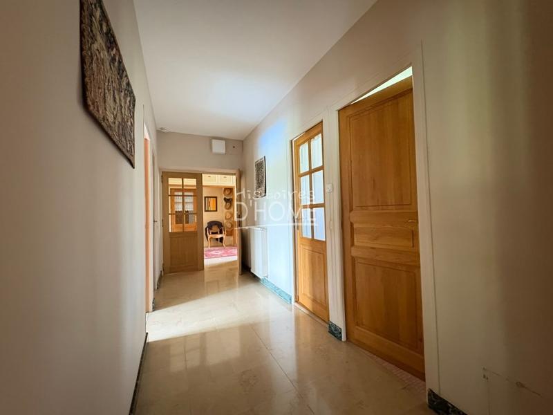Maison - 250 m² - 8 pièces
