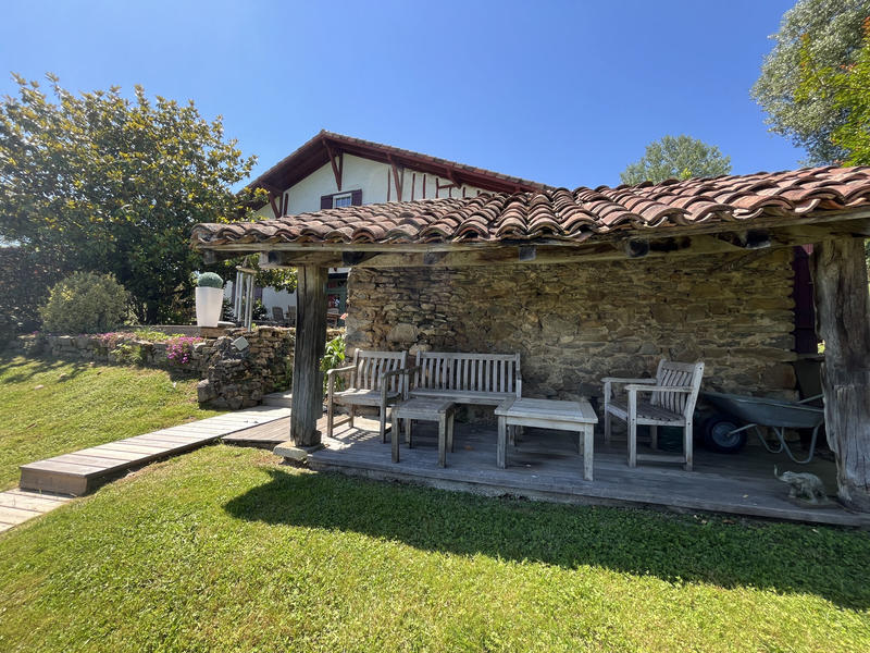 Maison - 325 m² - 11 pièces