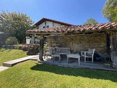 Maison - 325 m² - 11 pièces