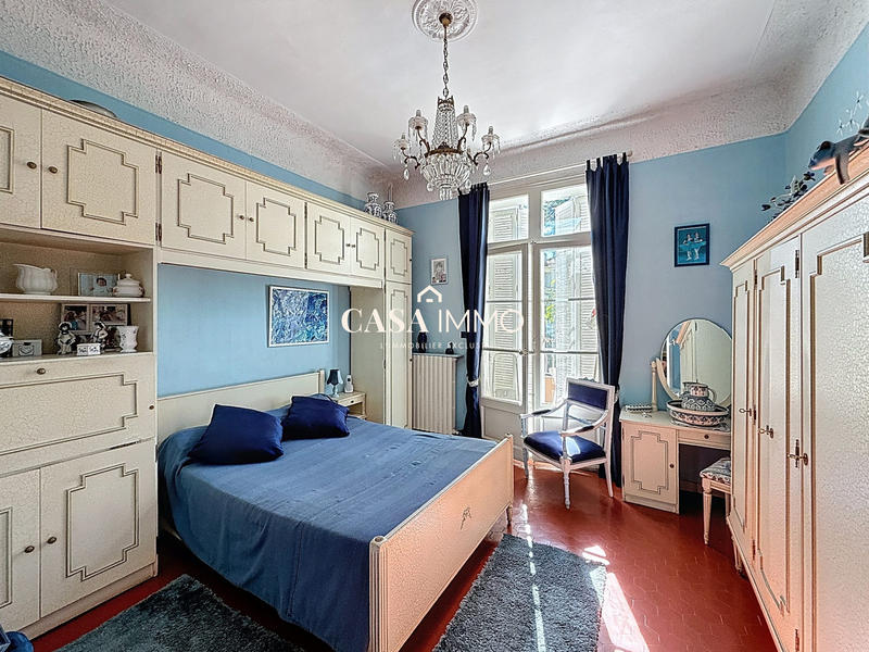 Maison - 220 m² - 8 pièces