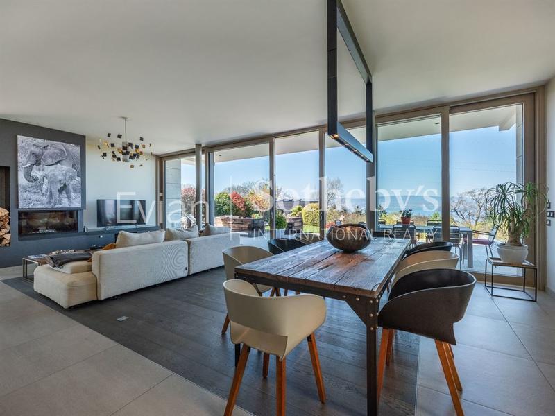 Maison - 302 m² - 7 pièces