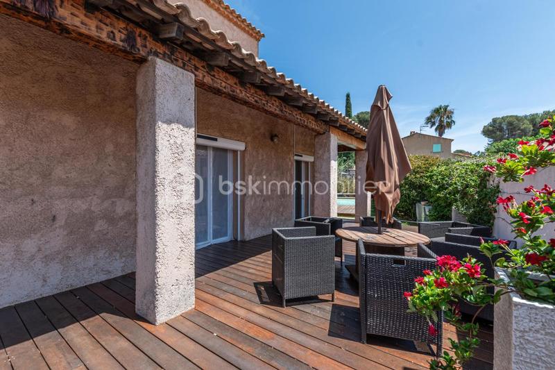 Maison - 210 m² - 8 pièces