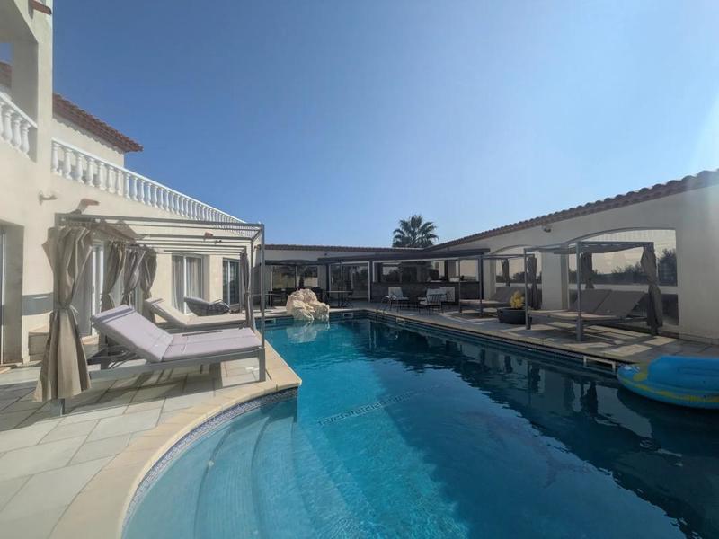 Demeure - 547 m² - 15 pièces