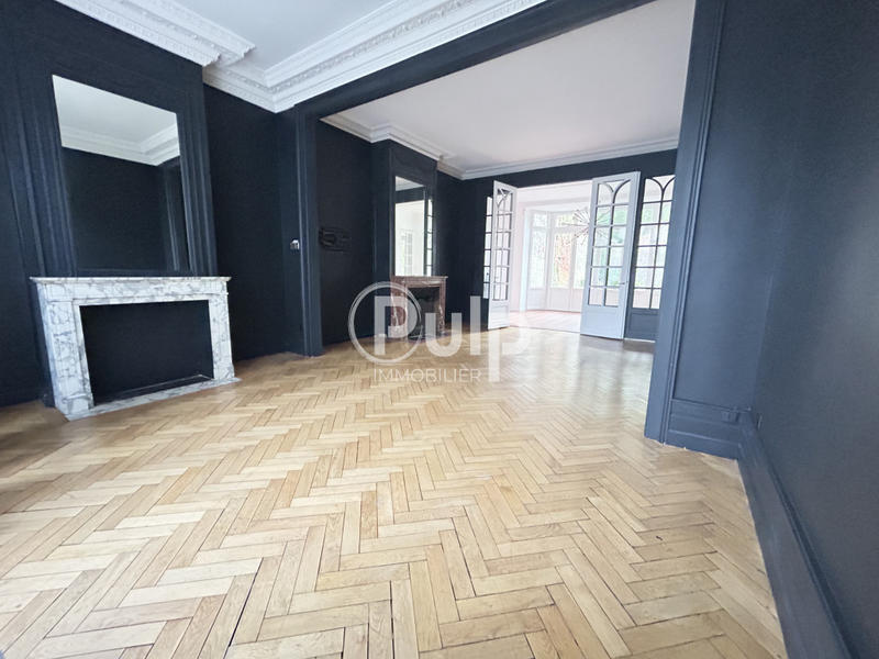 Propriété - 213 m² - 7 pièces