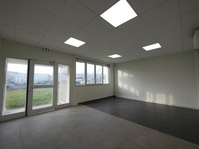 Local d'activités - 246 m² - 3 pièces