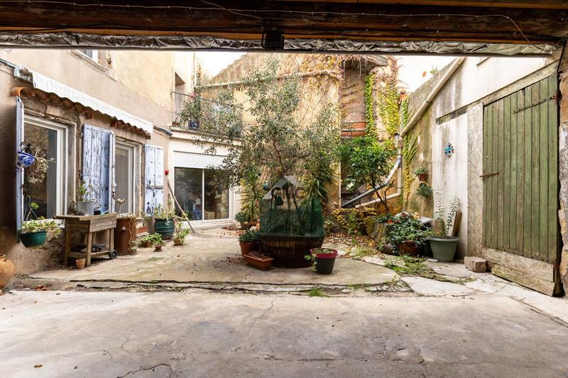 Maison - 234 m² - 8 pièces