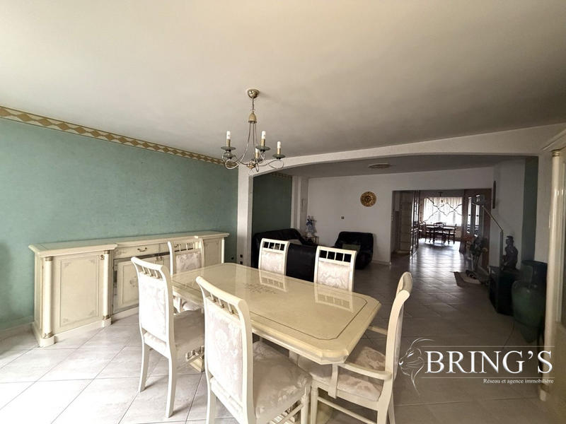 Maison traditionnelle - 202 m² - 7 pièces