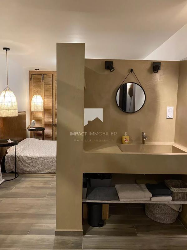 Maison - 241 m² - 6 pièces