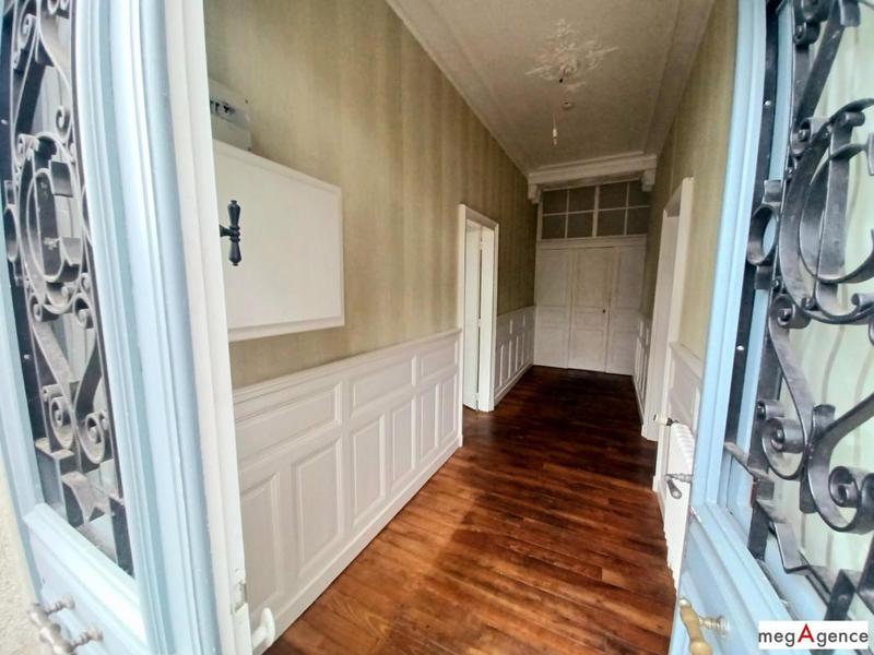 Maison - 250 m² - 11 pièces