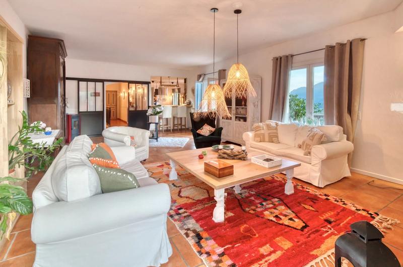 Villa - 235 m² - 6 pièces