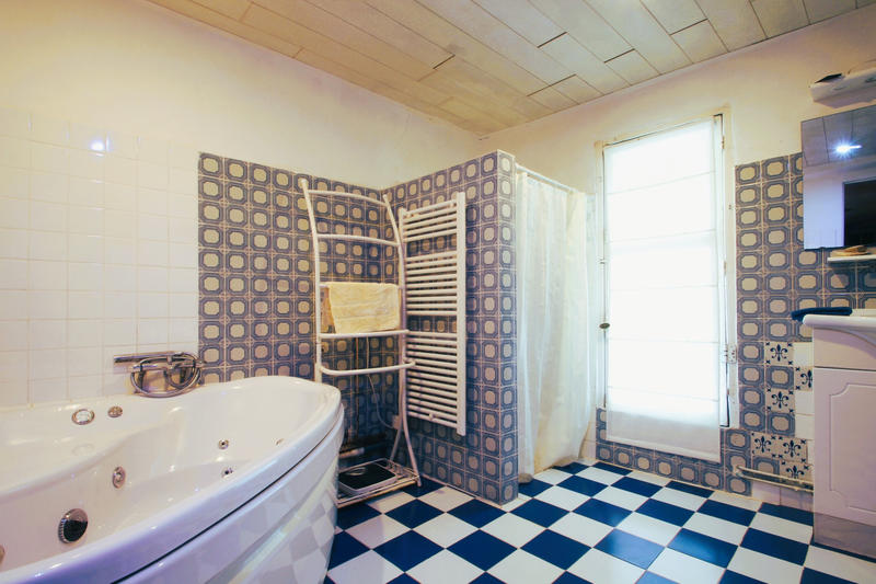 Propriété - 254 m² - 12 pièces