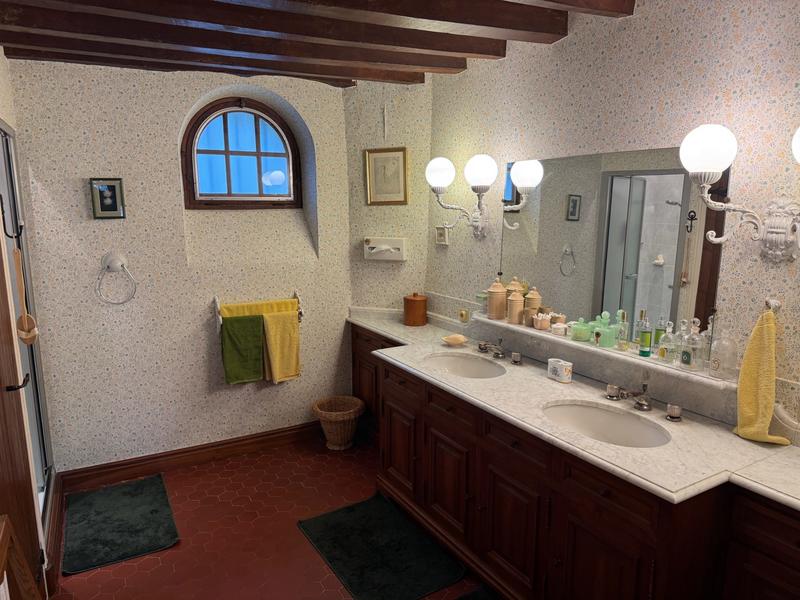 Maison ancienne - 303 m² - 8 pièces