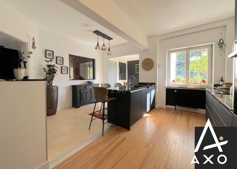 Appartement bourgeois - 143 m² - 5 pièces