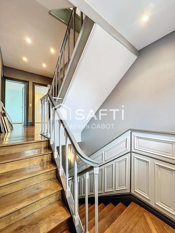 Maison de maîtres - 352 m² - 8 pièces