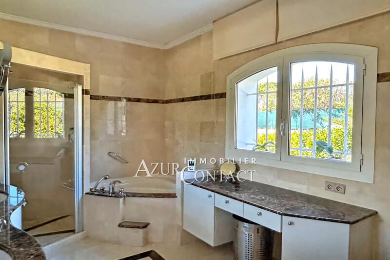 Maison - 230 m² - 6 pièces