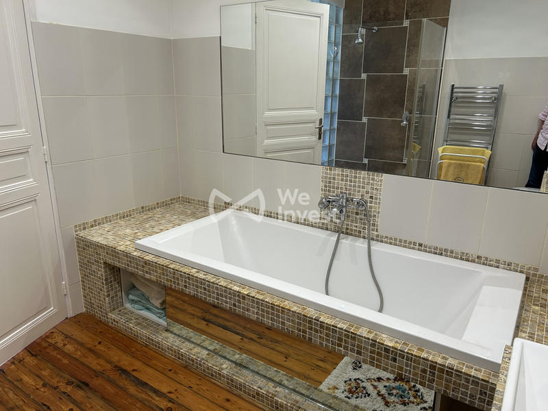 Maison - 185 m² - 10 pièces