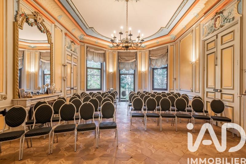 Maison - 980 m² - 35 pièces