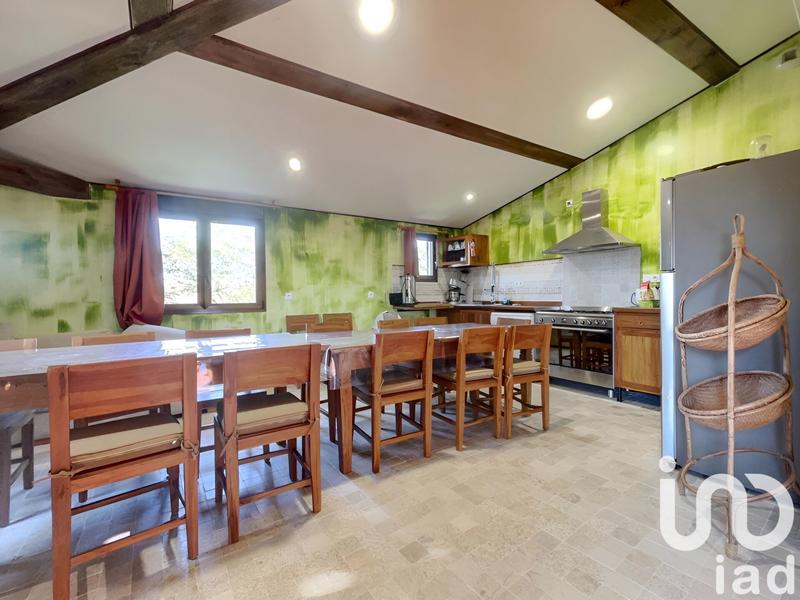 Maison - 1 828 m² - 50 pièces