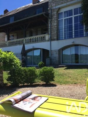 Maison - 1 000 m² - 30 pièces