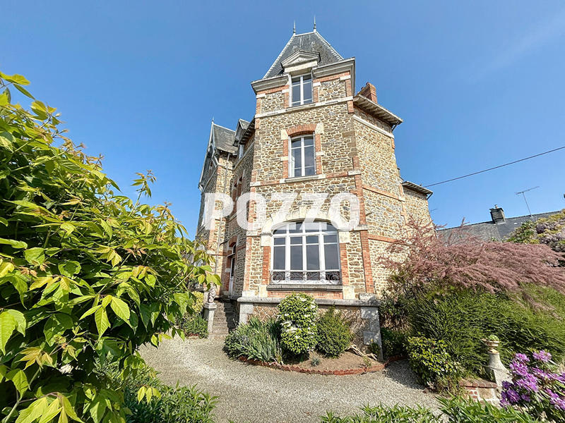 Maison - 249 m² - 9 pièces