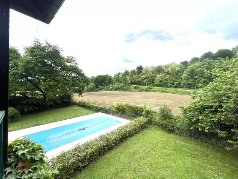 Propriété - 294 m² - 9 pièces